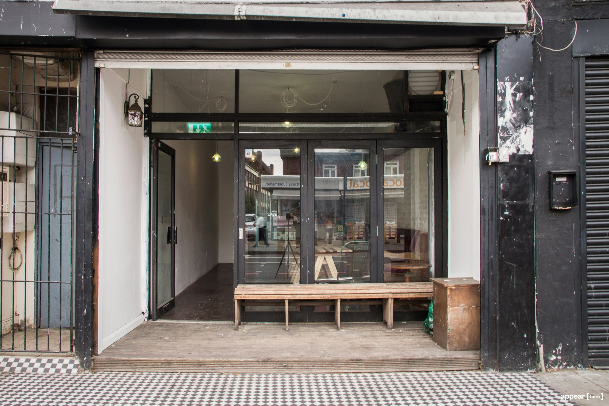 Dot Bar, 79 Stoke Newington Rd - exterior