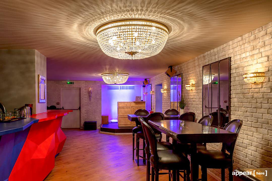Salle et bar design à République - 1