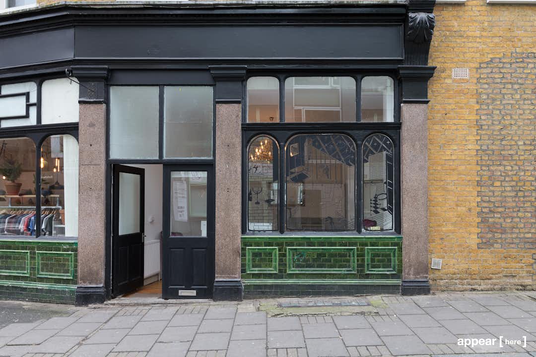 Hackney Road – Green-Tiled Corner Space