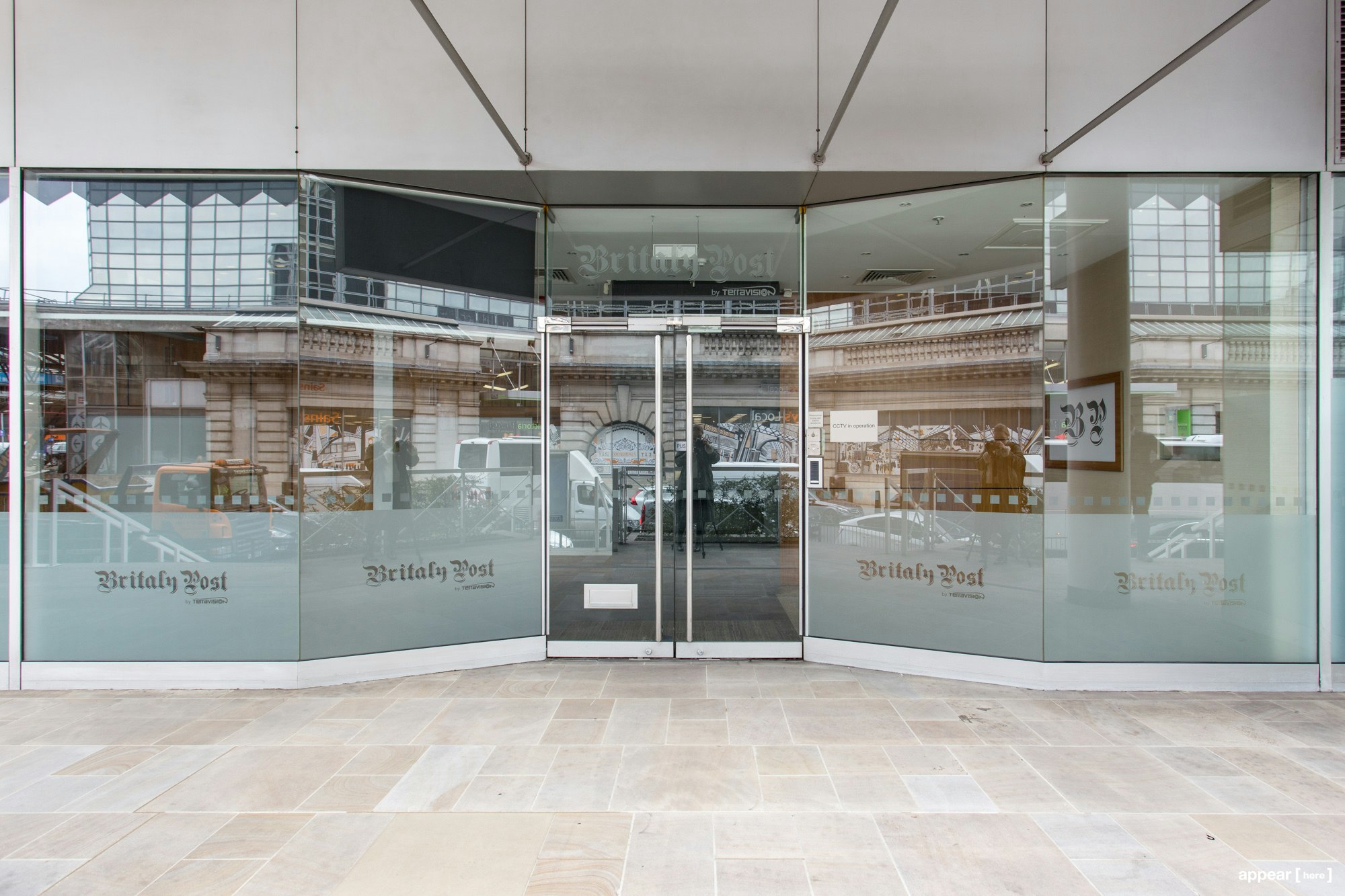 Colonnade Walk, Victoria – Glass Storefront