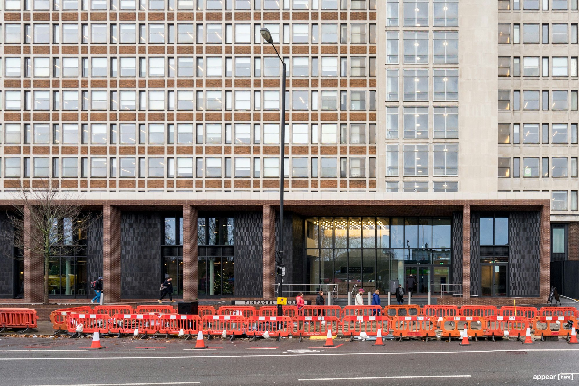 Vauxhall – Riverfront Retail Showroom