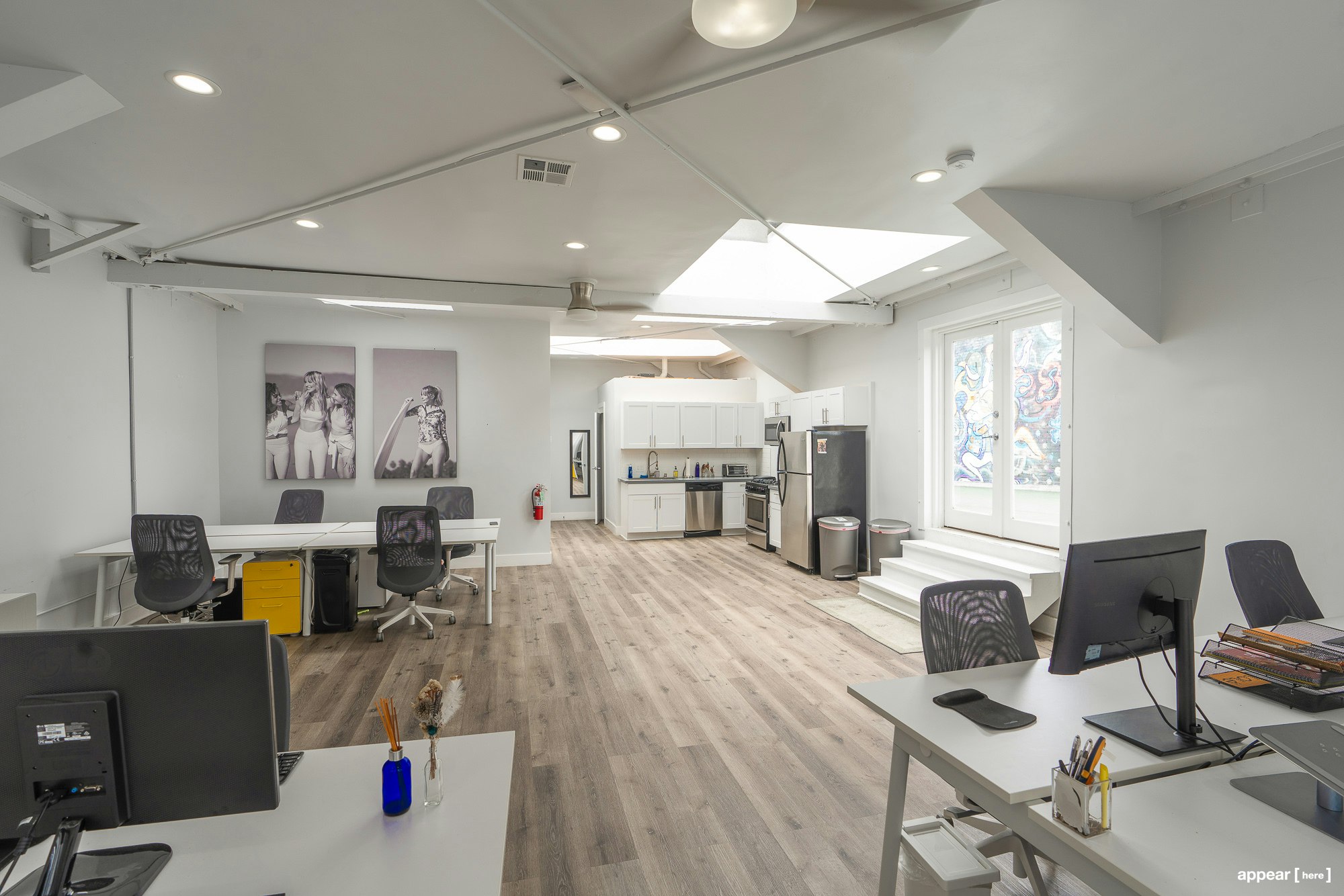 Windward Ave, Venice - The Rooftop Space