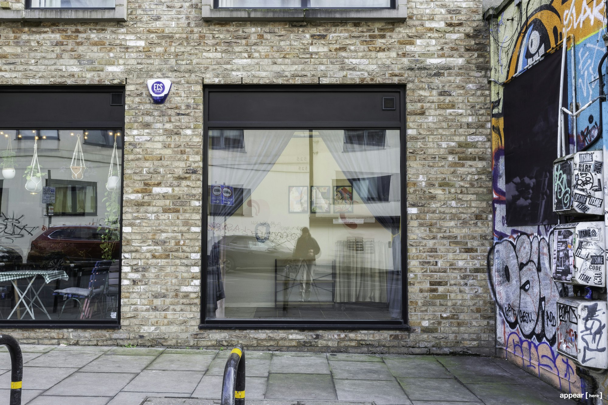 Cambridge Heath Road — The Glass-box Retail Space